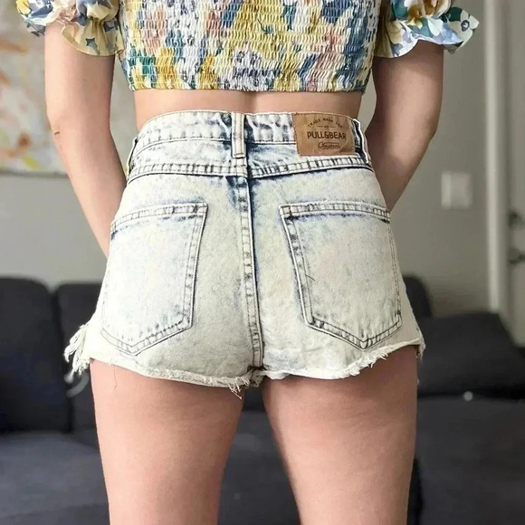 Pull & Bear Distressed Denim Shorts - Acid Wash - Size XS - Picture 3 of 10